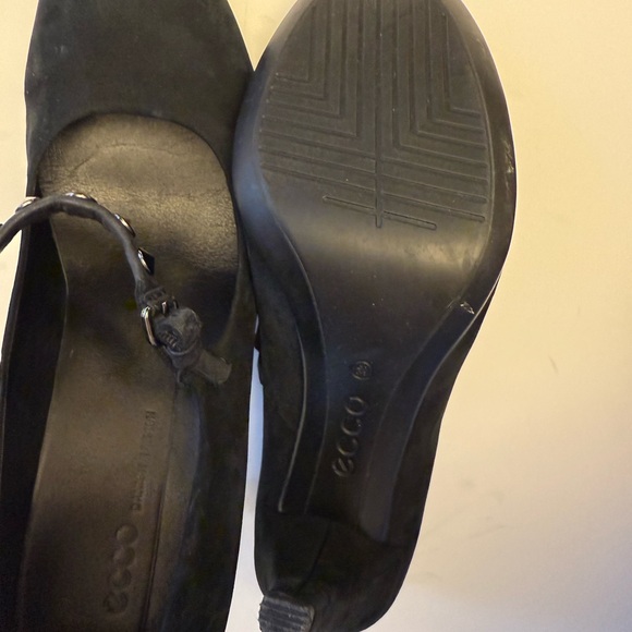 ECCO Women's Black Heels - Picture 3 of 5